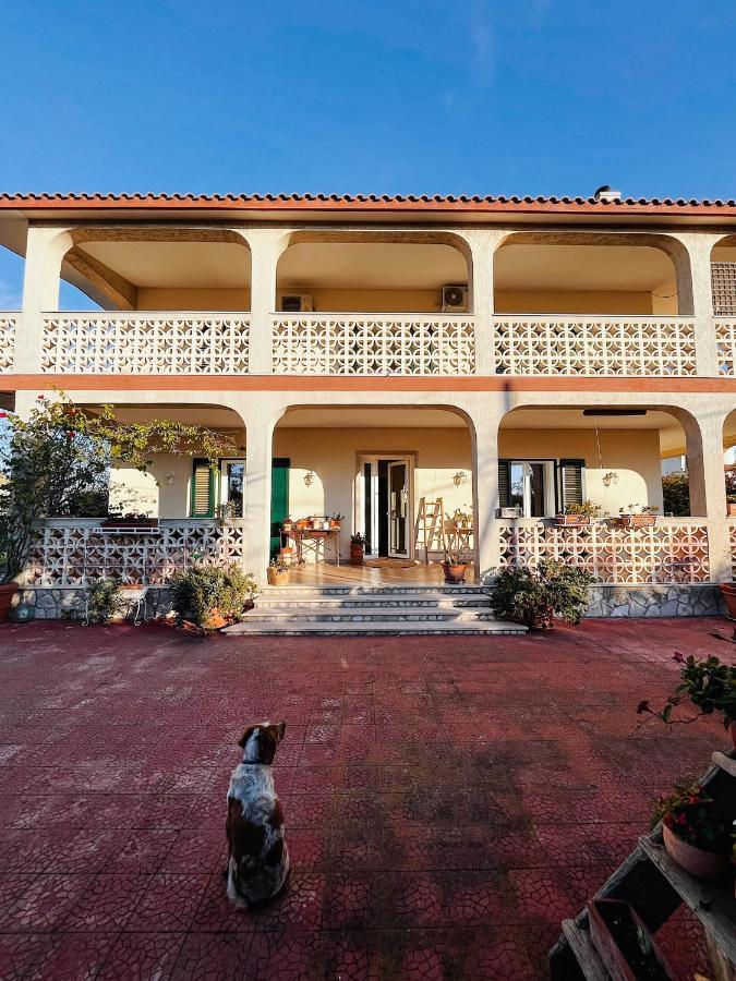 Villa La Serenata Di Pietro Taranto Exterior foto